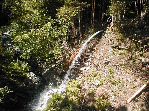 Überlauf Entleerung Bassin