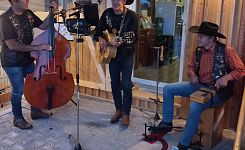 ...g'sellig musizieren auf der Terrasse des neuen Reiterstüberls