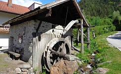 Mühlrad der Bachlermühle wird saniert