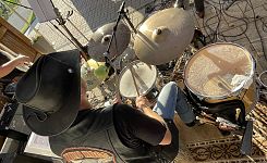 ...unser Drummer Jenky "The Spoonman" von oben...