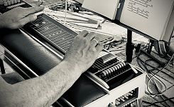 ...Anda das erste Mal mit seiner Pedal-Steel-Gitarre im Gepäck
