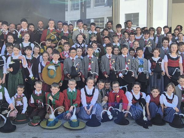 Jungmarketenderinnen & Jungschützen mit Betreuern